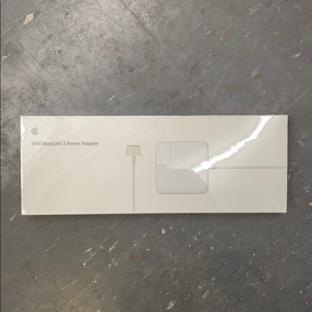NWT 45W Apple Mac Power Adapter